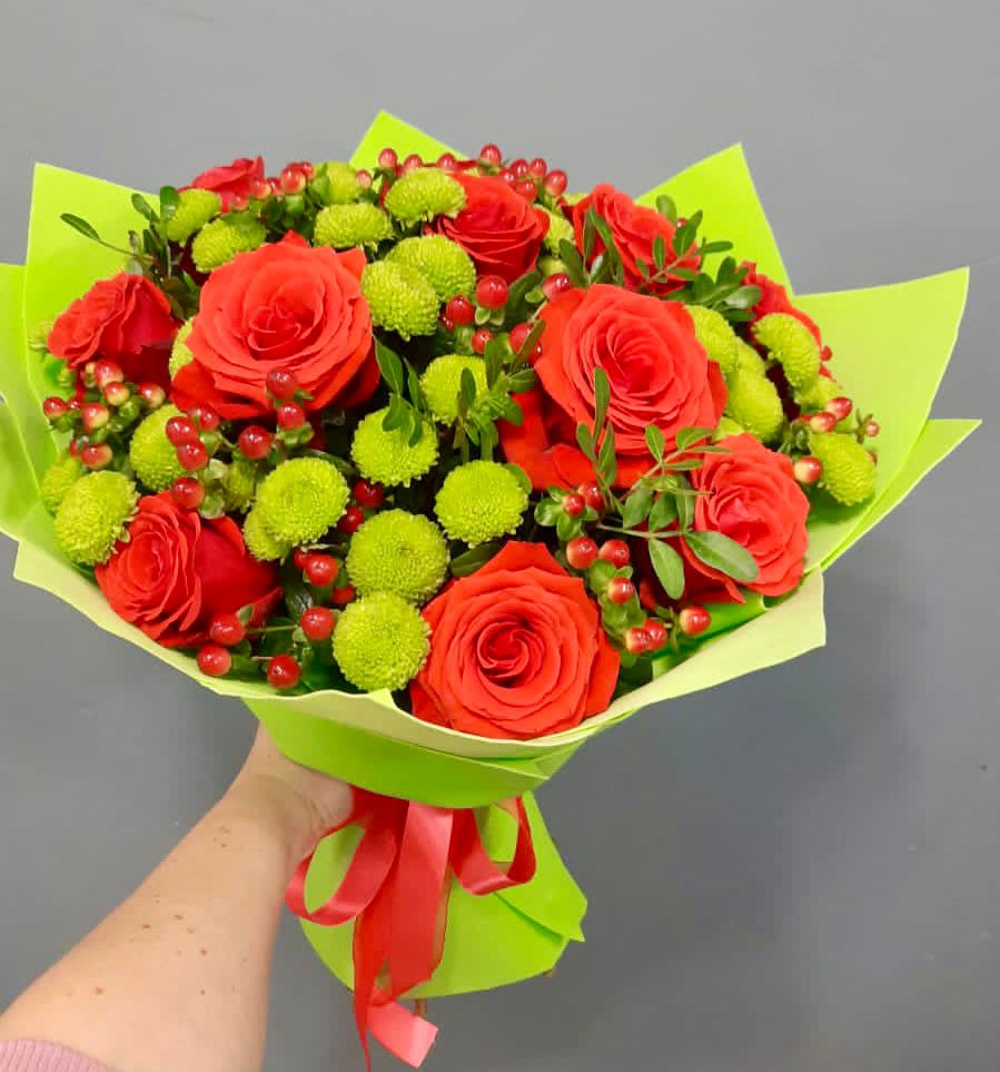 Букет цветов из: Хризантемы и Розы в Рождественской Ставропольский край