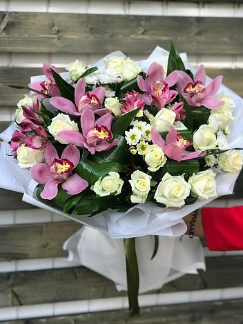 Букет цветов из: Розы и Хризантемы в Рождественской Ставропольский край