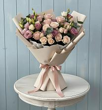Букет цветов из:  Розы и Лизиантусы в Рождественской Ставропольский край