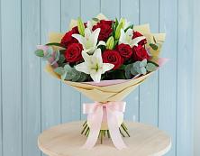 Букет цветов из:  Лилии и Розы в Рождественской Ставропольский край