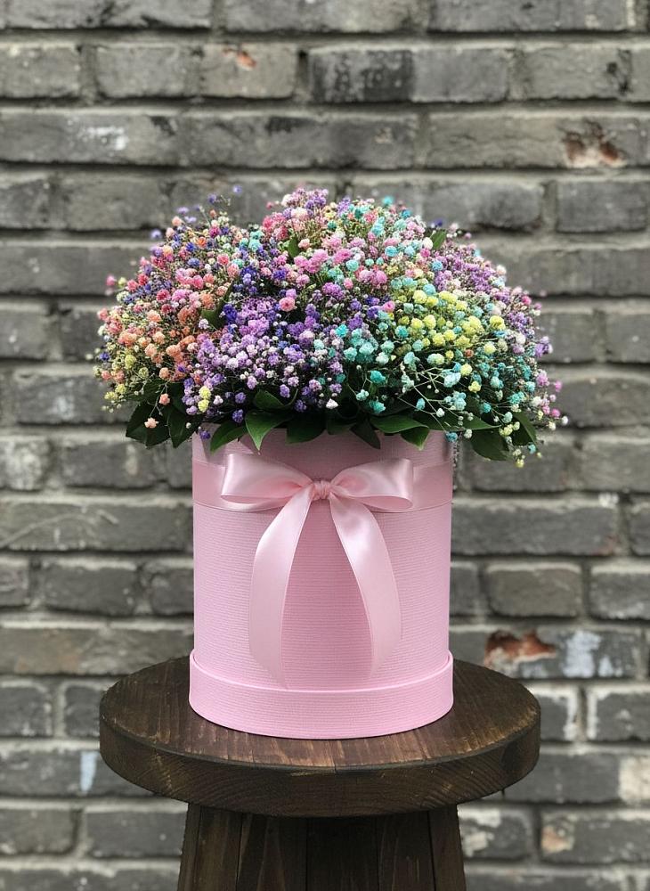 Цветочная композиция из Гипсофила и Розы в шляпной коробке в Рождественской Ставропольский край