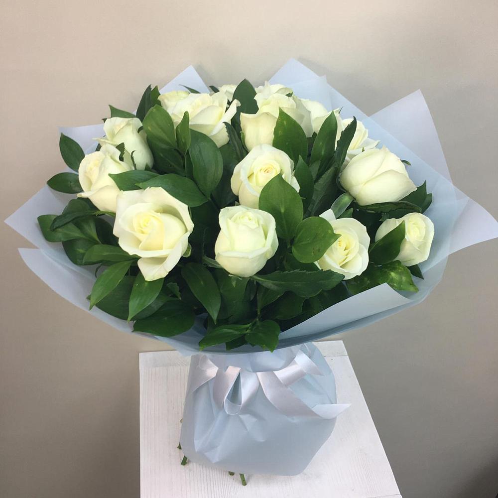 Букет 15 Белых роз Проуд в Рождественской Ставропольский край