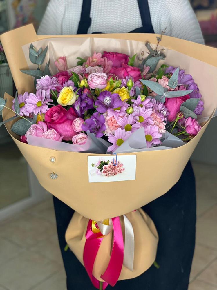 Букет цветов из: Хризантемы, Гвоздики и Альстромерии в Рождественской Ставропольский край