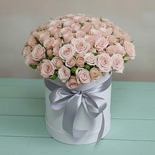 Цветочная композиция из Розы в шляпной коробке в Рождественской Ставропольский край