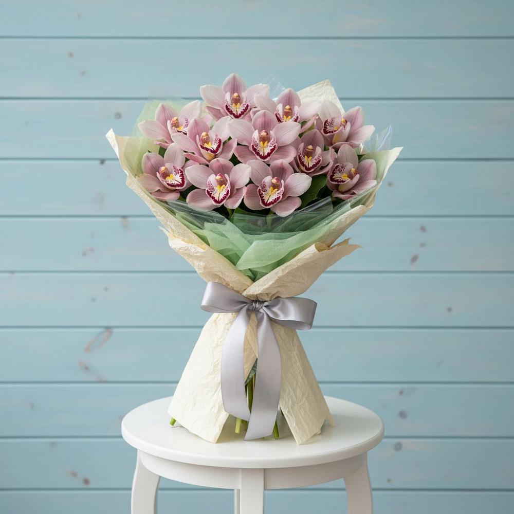 Букет цветов из: Орхидеи и Розы в Рождественской Ставропольский край