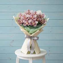 Букет цветов из:  Орхидеи и Розы в Рождественской Ставропольский край