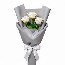 Букет 3 белые розы в Рождественской Ставропольский край