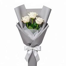 Букет 3 белые розы в Рождественской Ставропольский край