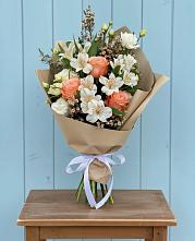 Букет цветов из:  Альстромерии, Лизиантусы, Розы и Хризантемы #REPLACE_PRED# Рождественской Ставропольский край