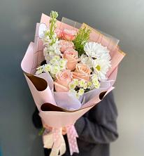 Букет цветов из:  Хризантемы и Розы в Рождественской Ставропольский край