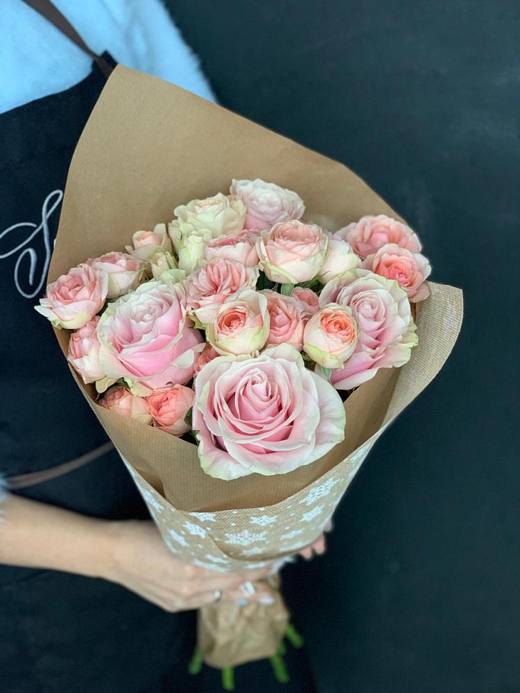 Букет цветов из: Хризантемы и Розы в Рождественской Ставропольский край