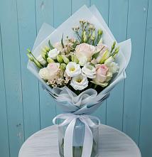 Букет цветов из:  Розы и Лизиантусы в Рождественской Ставропольский край