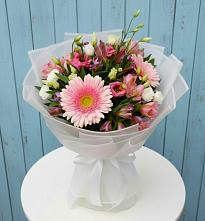 Букет цветов из:  Герберы, Альстромерии и Лизиантусы в Рождественской Ставропольский край