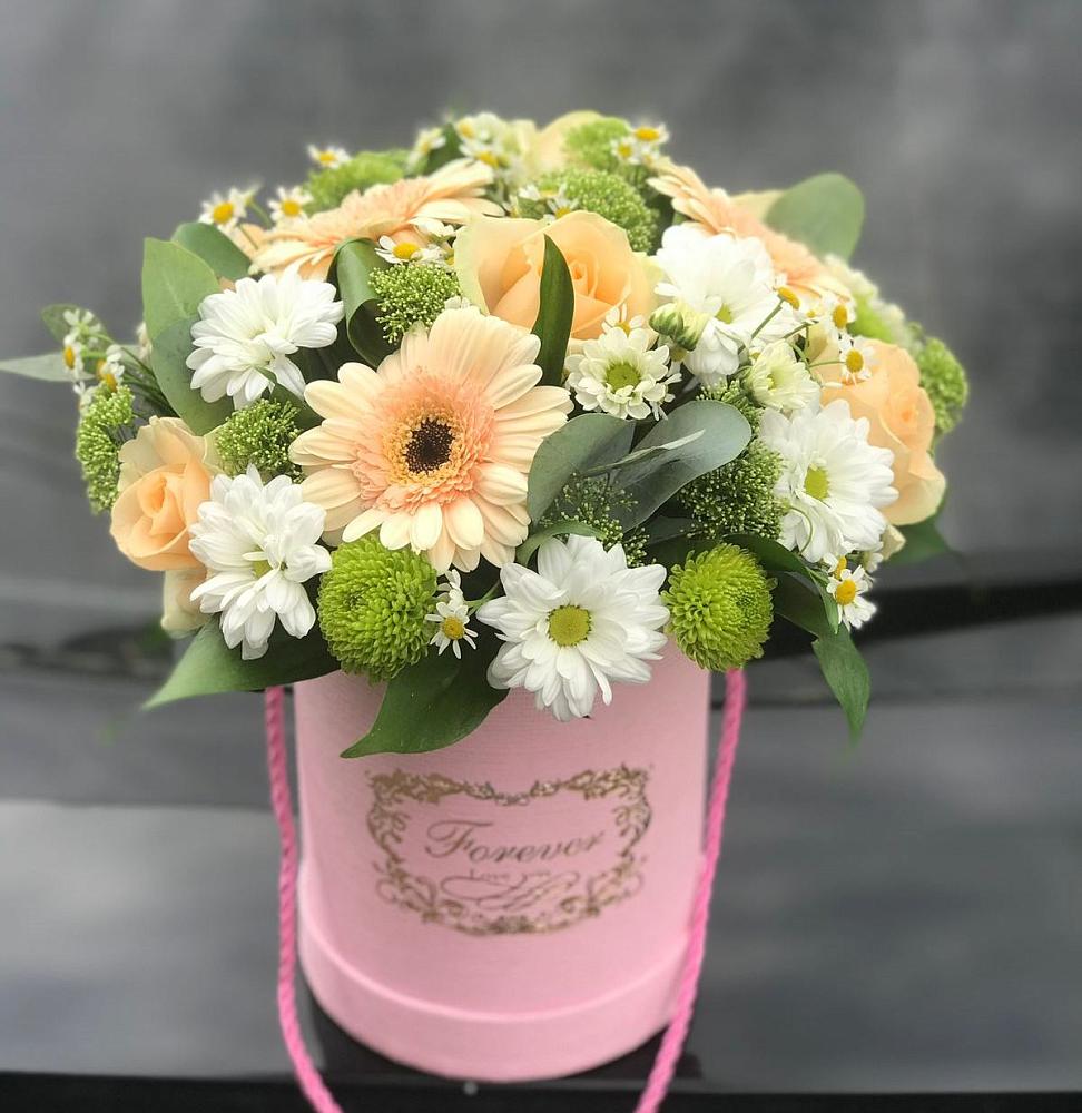 Цветочная композиция из Розы, Герберы и Хризантемы в шляпной коробке в Рождественской Ставропольский край