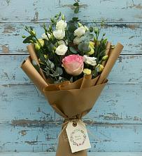 Букет цветов из:  Розы и Лизиантусы в Рождественской Ставропольский край