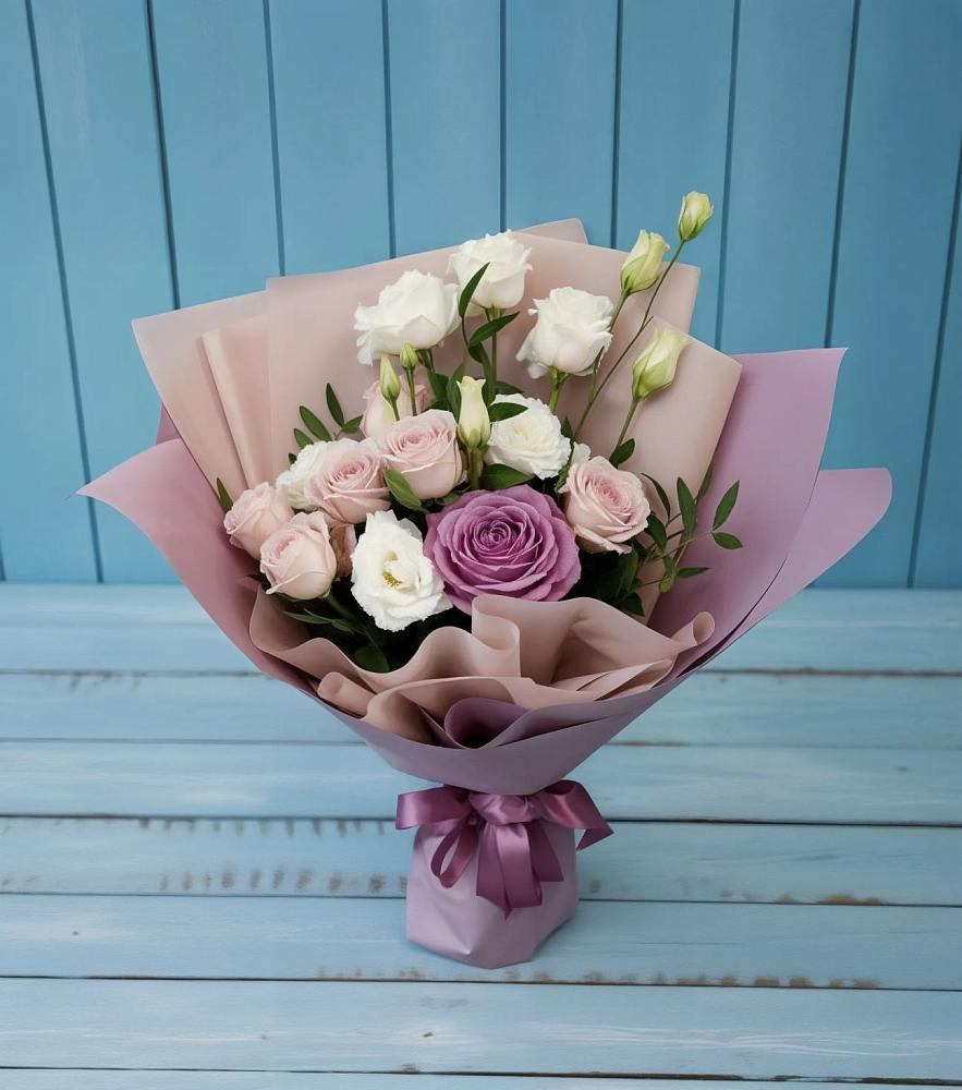 Букет цветов из: Розы и Лизиантусы в Рождественской Ставропольский край